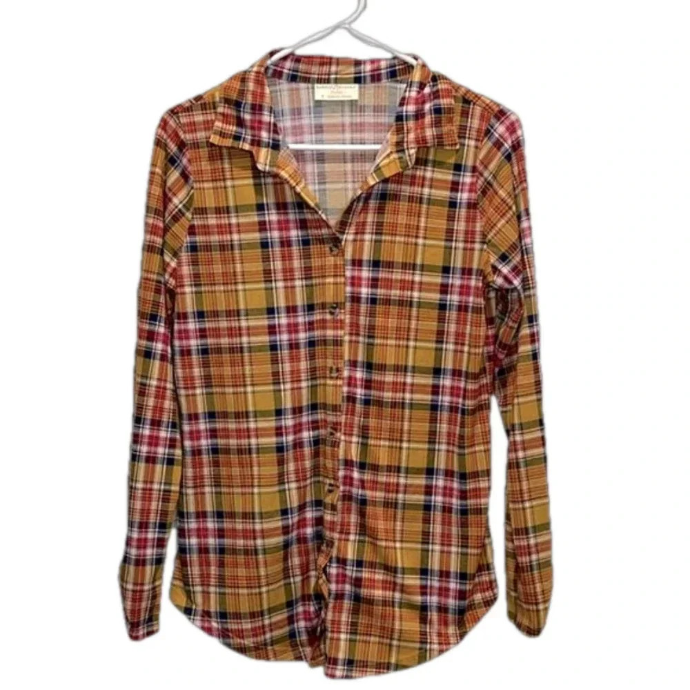 Women’s plaid pattern shirt long sleeved small button down lightweight fall top